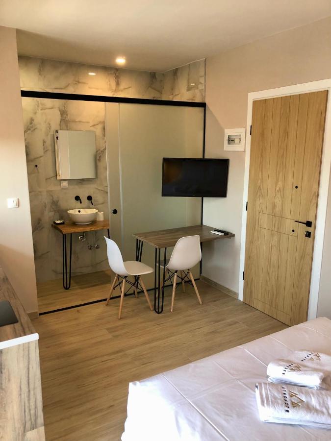 Athonite All Seasons Luxury Suites 伊里斯斯 外观 照片