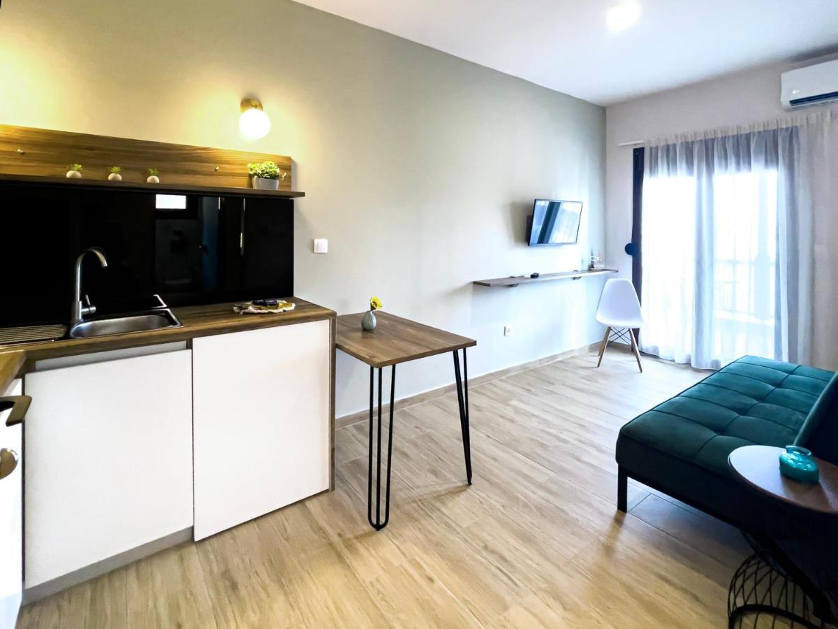 Athonite All Seasons Luxury Suites 伊里斯斯 外观 照片