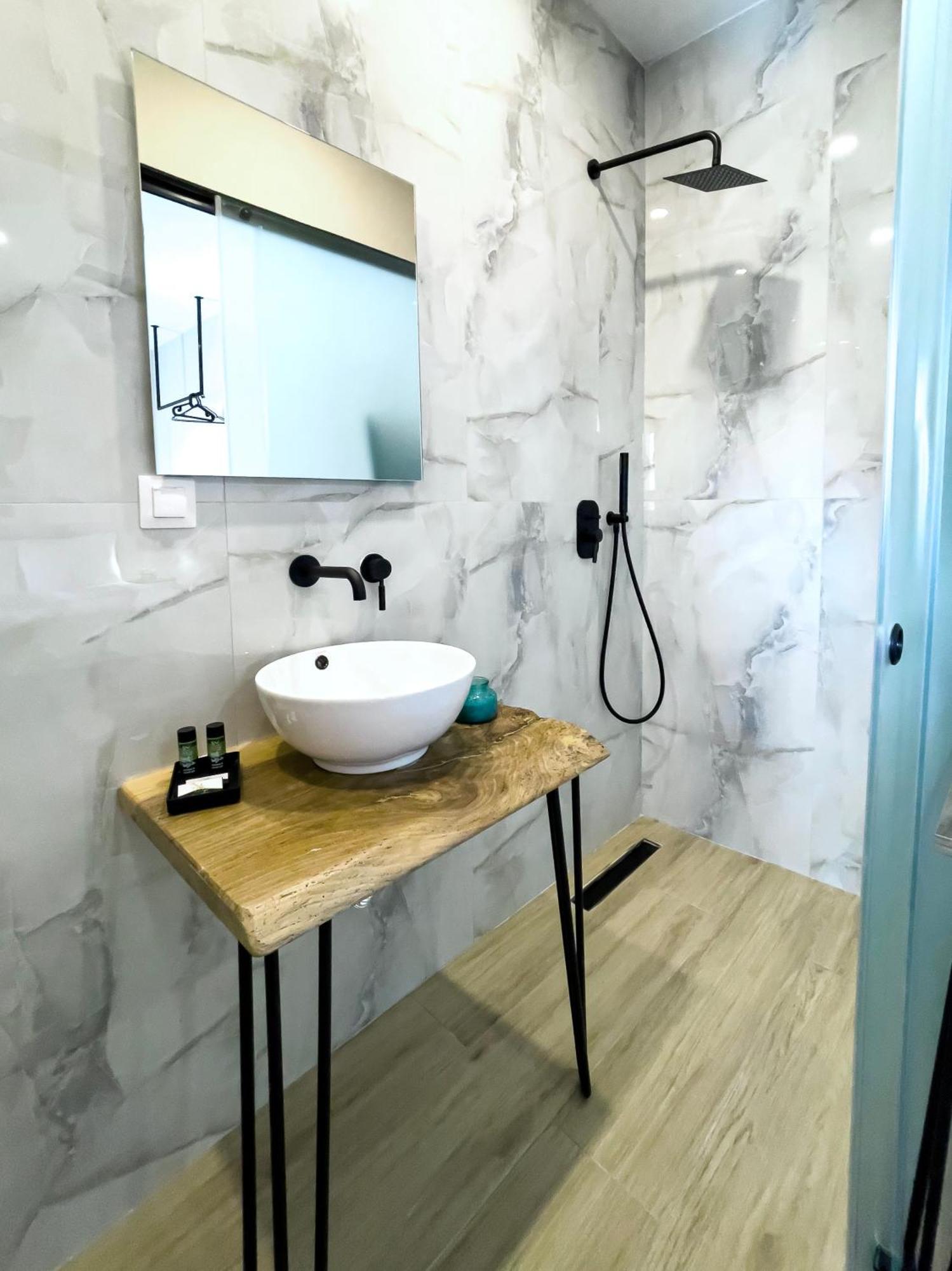 Athonite All Seasons Luxury Suites 伊里斯斯 外观 照片