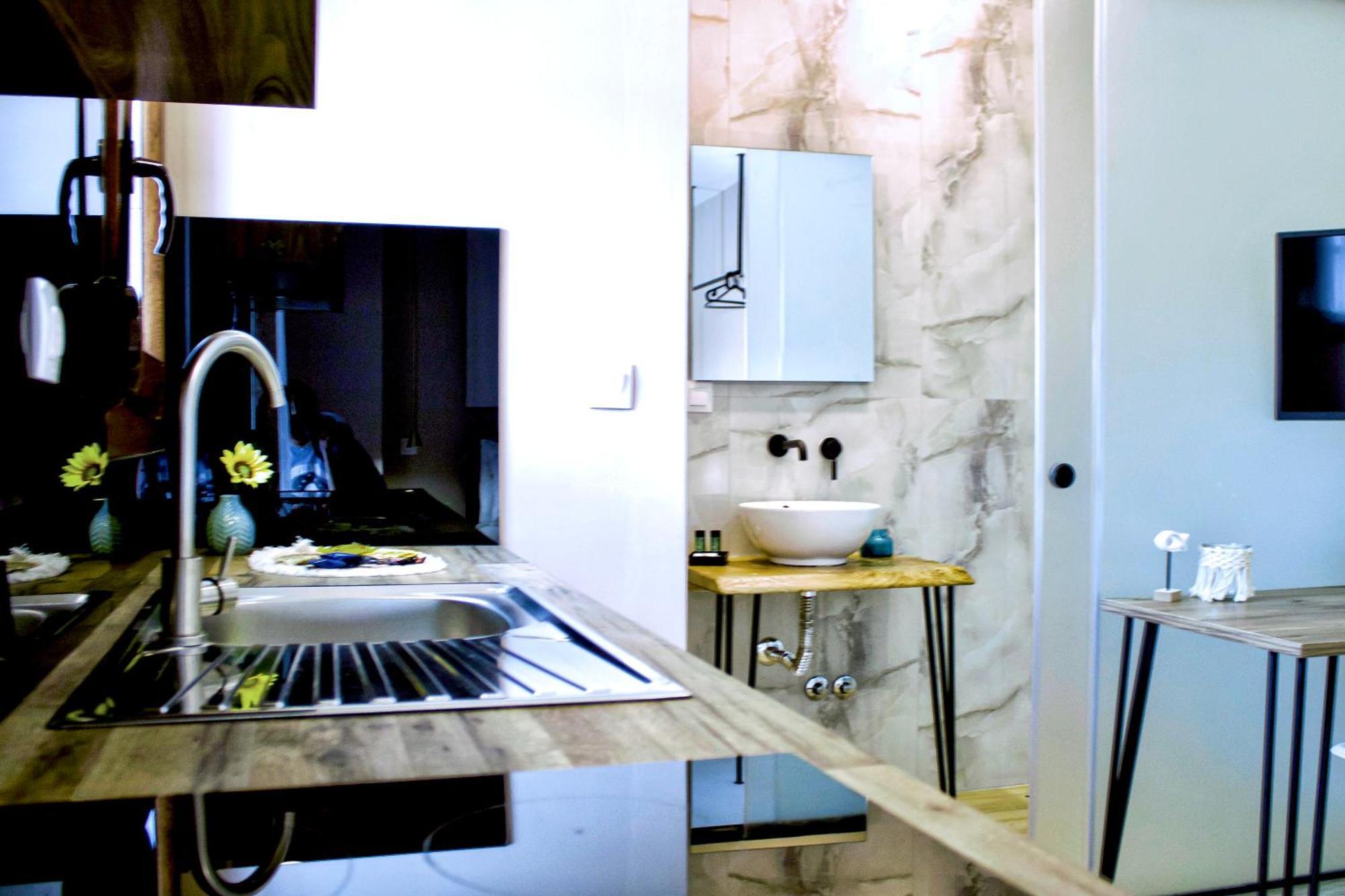 Athonite All Seasons Luxury Suites 伊里斯斯 外观 照片
