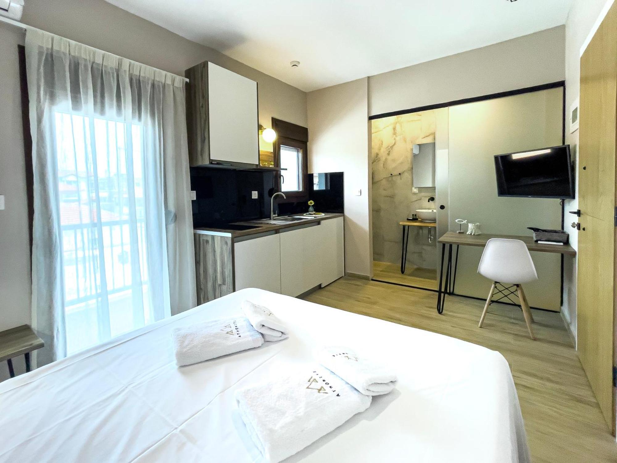 Athonite All Seasons Luxury Suites 伊里斯斯 外观 照片