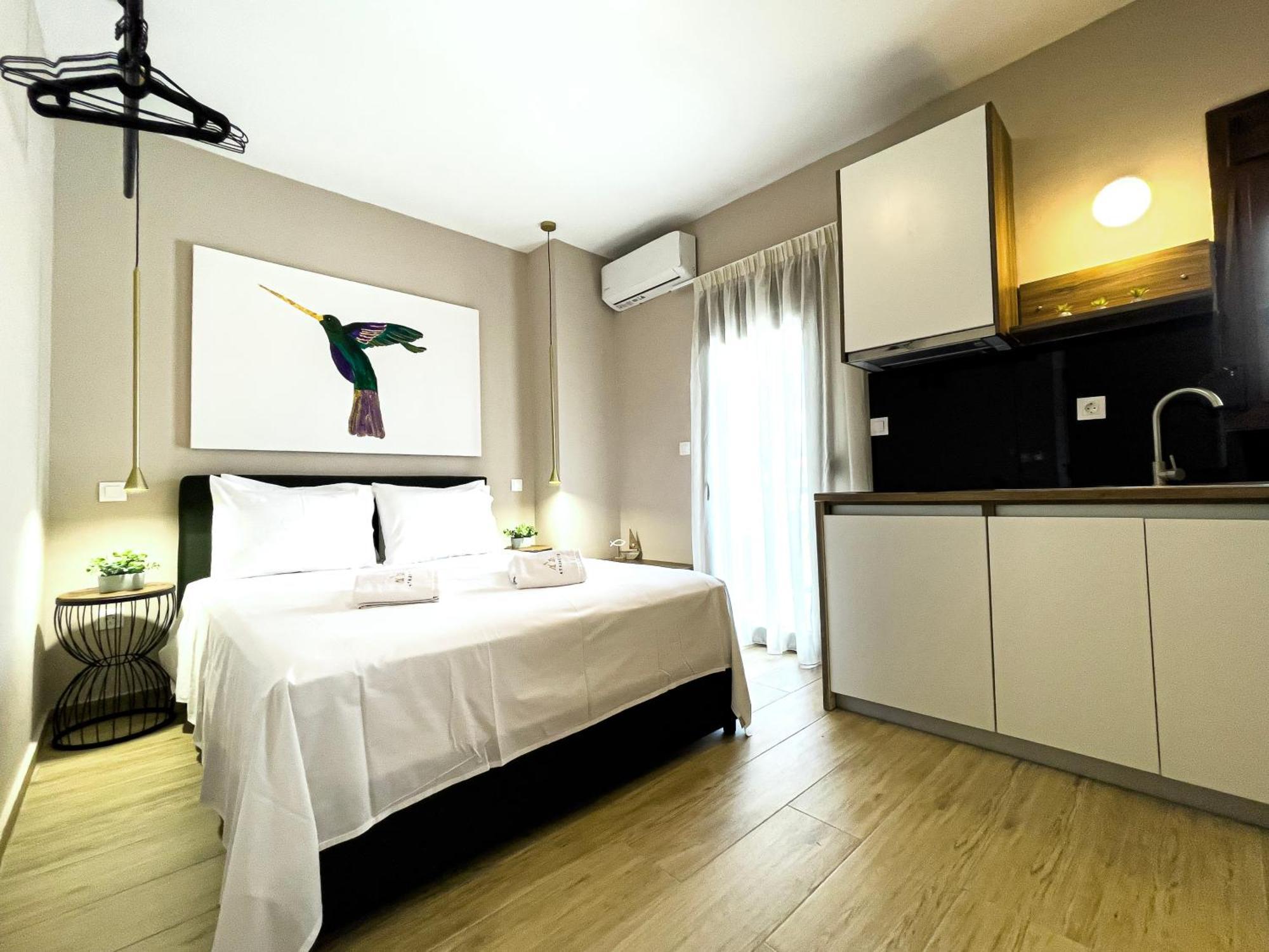 Athonite All Seasons Luxury Suites 伊里斯斯 外观 照片